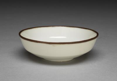 图片[2]-Dish in white glaze, Ming dynasty (1368-1644)-China Archive